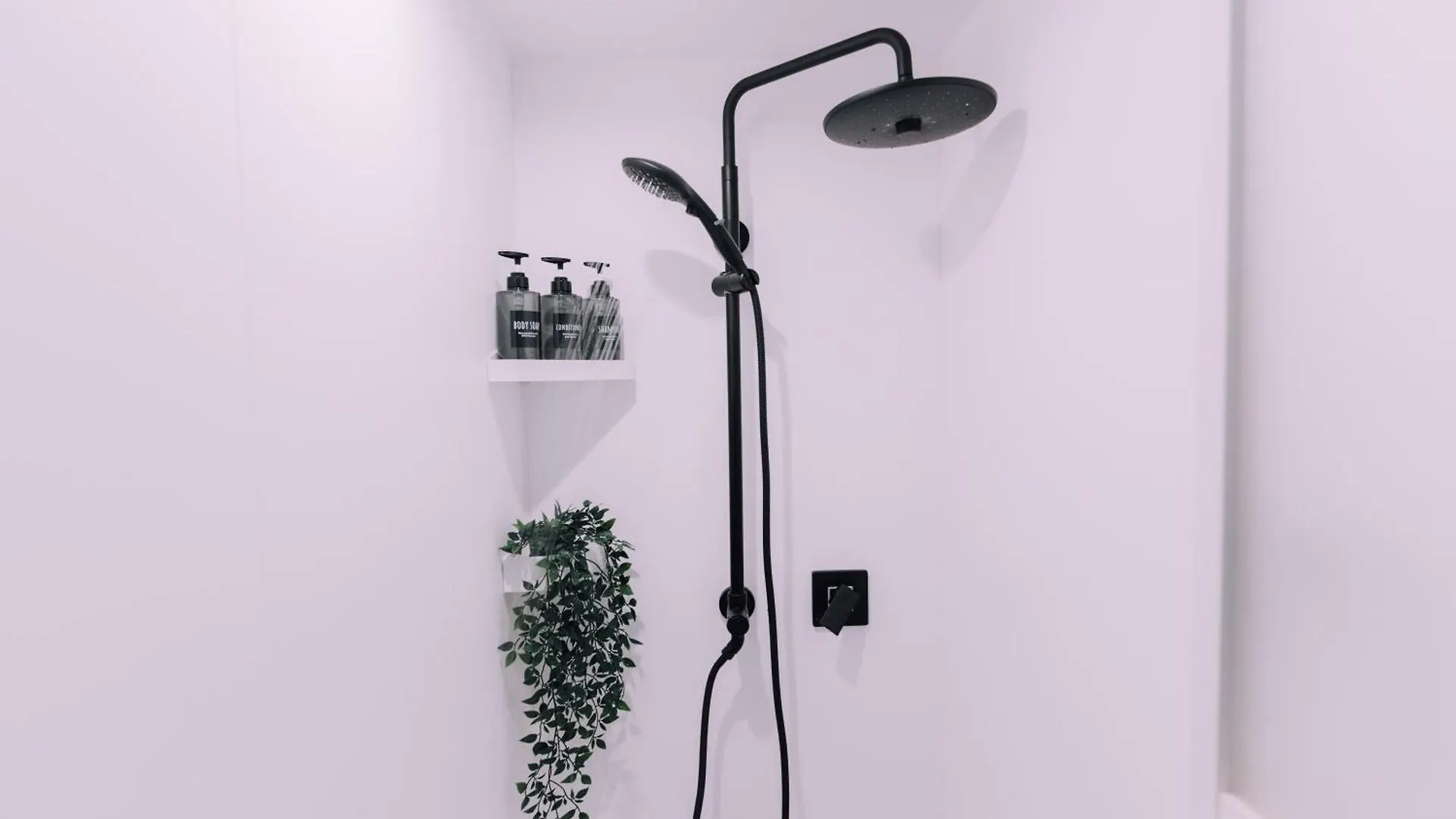 Minimalist Loft Namba Compact Studio With A 24-Hour Gym Ma603 Apartment Osaka Japan